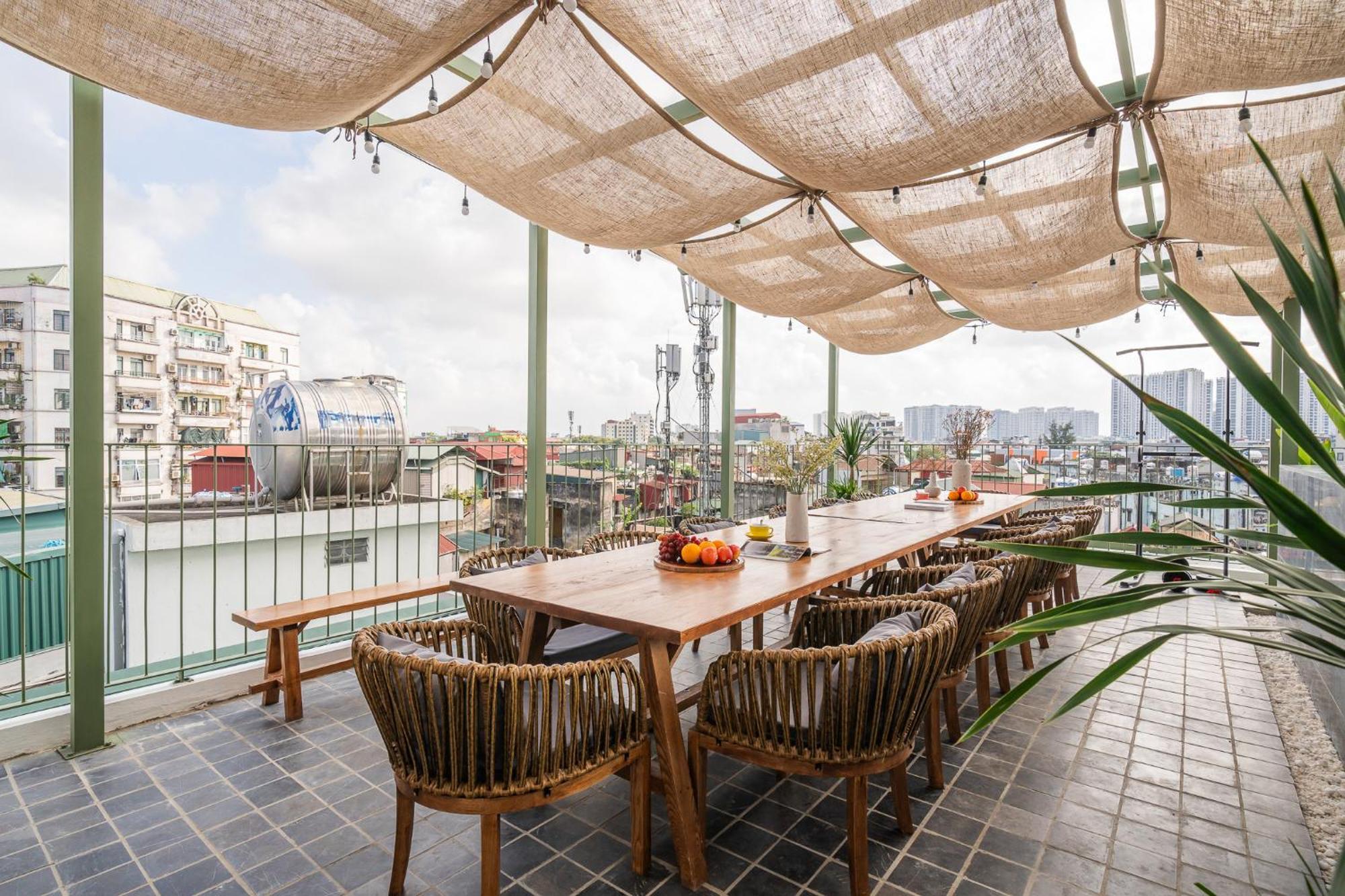 Diptyque Housing-Green Jacuzzi-Laundry-Hanoi City Tour